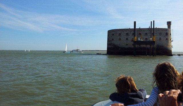 Independent house 5 bedrooms less than 5 min from saints