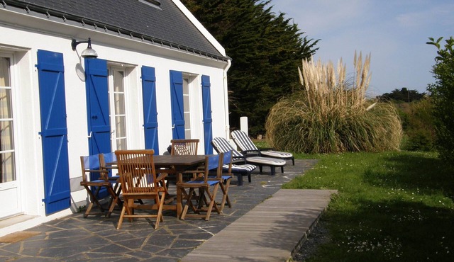 Independent house facing south with enclosed garden in the town of Bangor