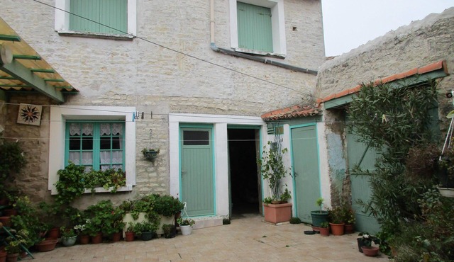 independent house in property retaise for 4 people