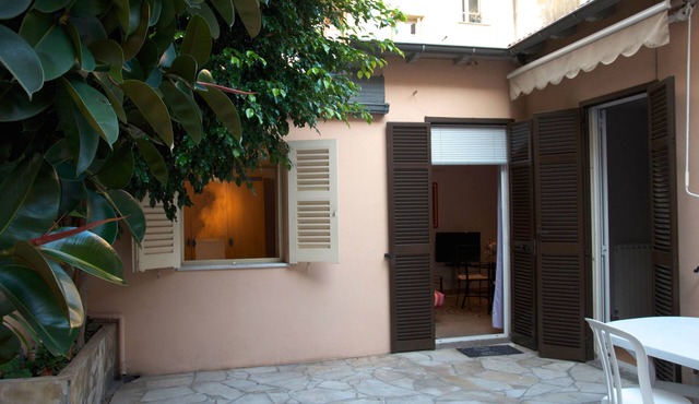 INDEPENDENT HOUSE GROUND FLOOR AND TOWN CENTER, NEAR THE BEACH - PARKING