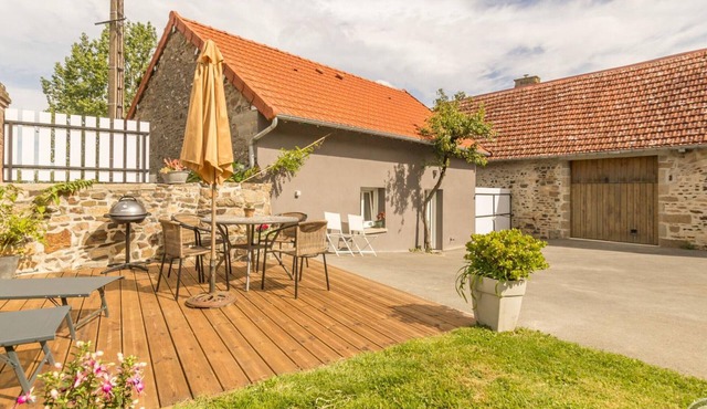 Independent house in Jullouville with terrace and beach access