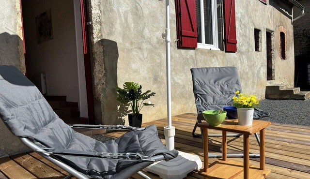 Independent house in vineyards, pets allowed