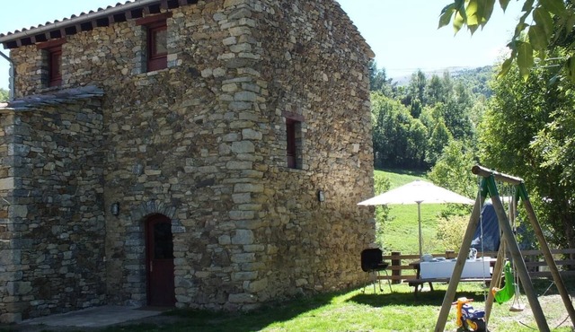 Independent house, private barbeque. Pardines Valley. Girona Pyrenees