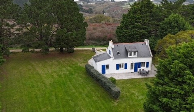 Independent house with direct beach access