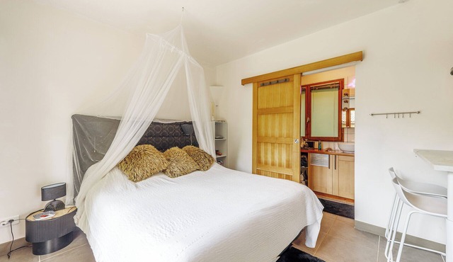 independent housing, in the heart of an acacia forest