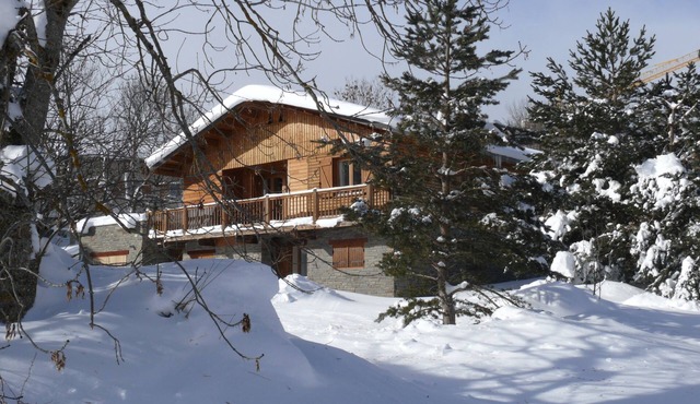 Independent mountain chalet in a meadow of 1500 m² .12 pers.