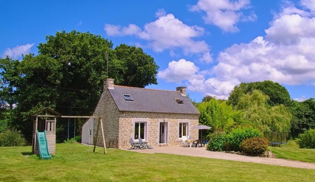 Independent private garden - covered terrace - play area - quiet - nature