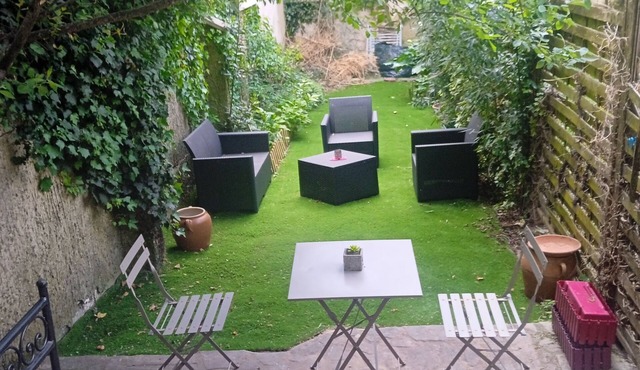 Independent private room with private garden.