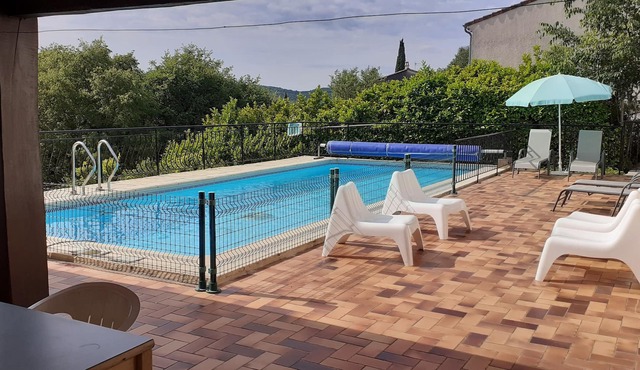 Independent quiet cottage with heated pool in southern Ardèche 6/7 persons