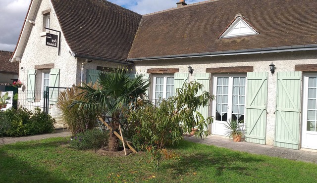 Independent room B & B with garden near the castles of Loire.