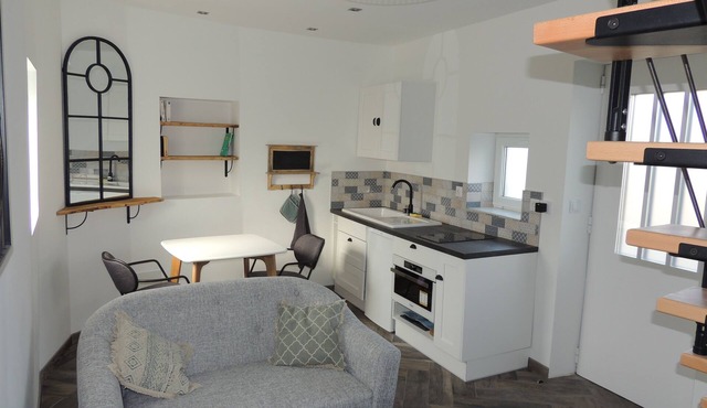 Independent studio, ideal for business men or women or couples