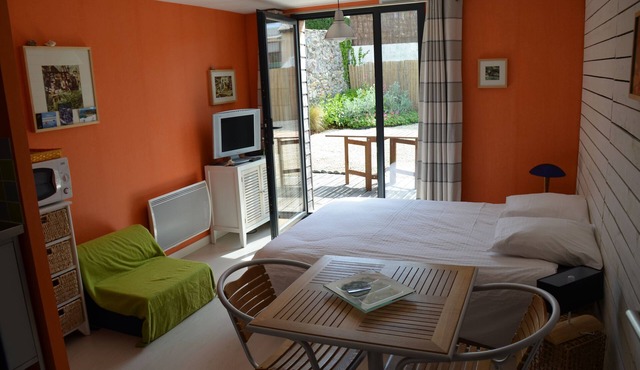 Independent Studio on private land - 300 m Port of Dahouet