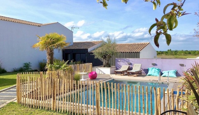 Independent studio with beautiful garden and POOL on the island of Oléron