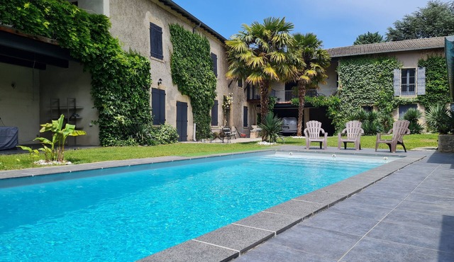 Independent studio with direct access to the garden in a charming house