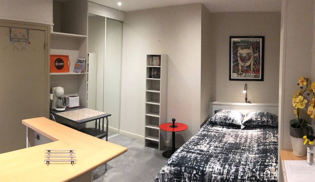 Independent studio furnished central