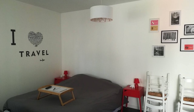 Independent studio with garden, near cathedral of Reims