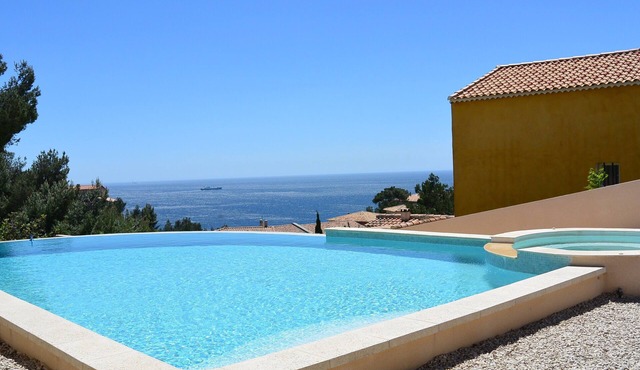 Independent T1 in villa with pool/spa sea-Restores the Ensues