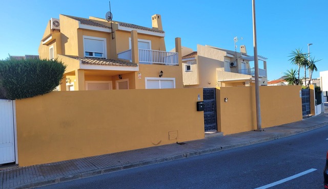 Independent villa 50 meters from the beach and coves