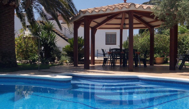 Independent villa, pool, 10x300m yard, beach, Wi-Fi, for disabled people