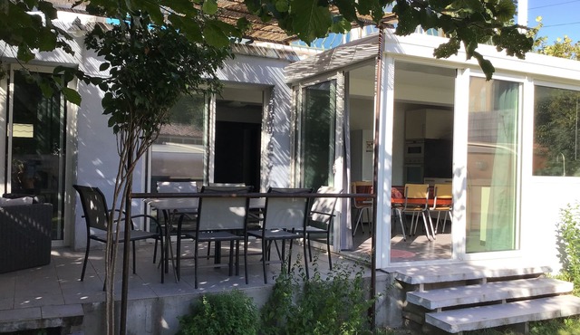 Independent villa with garden and swimming pool area near downtown