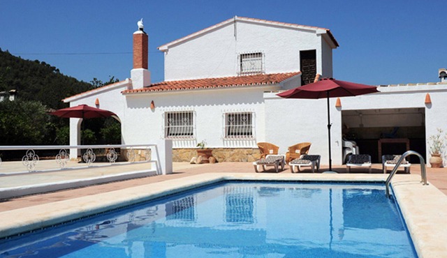 Independent Villa with private pool near the sea.