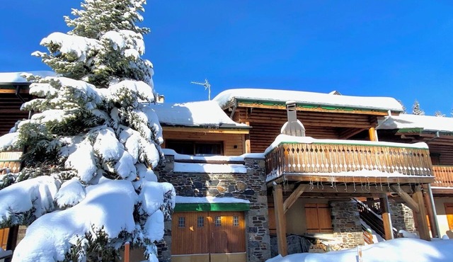 Independent wooden chalet near the slopes 2000 Pyrénées WIFI comfort