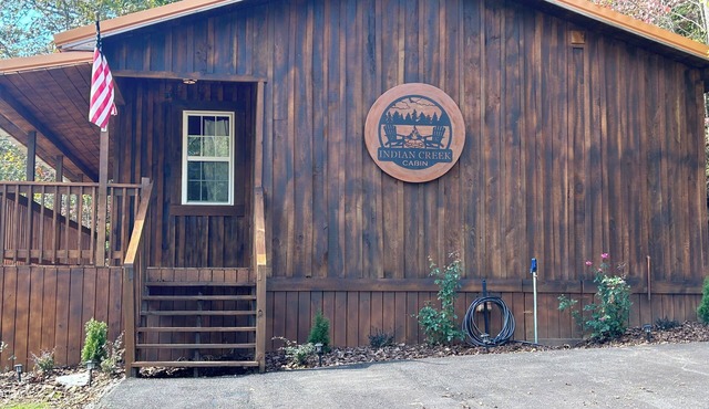 Indian Creek Cabin, McKee KY- 2 BR cabin on the Rockcastle River in McKee, KY!