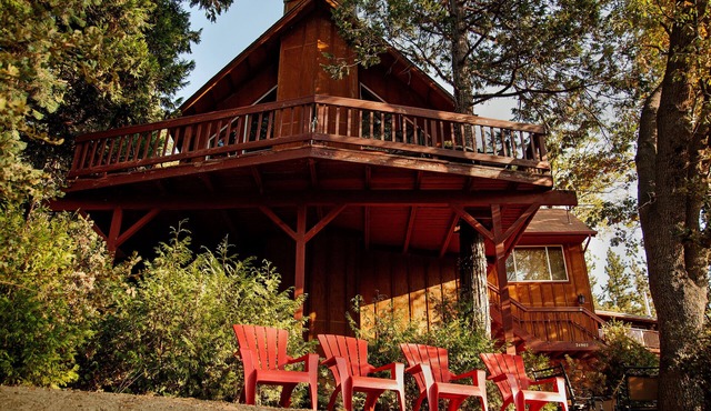 Indian Heaven Treehouse-Nightly Shooting Stars, Miles of Balconies & Rock Views
