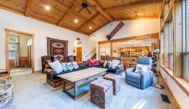 Indian Hills By Tahoe Getaways - Northstar 4 BR w/Private Hot Tub, Free Ski Shuttle