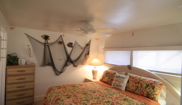 Indian River Lagoon Waterfront Cottages, Cottage #4 The Flounder, I Brm King