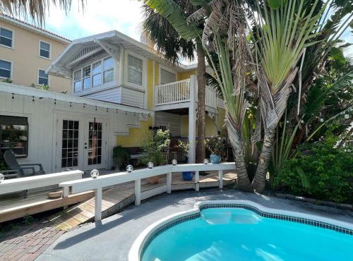 Indian Rocks Beach Cottage Compound