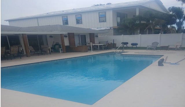 Indian Rocks Beach Pet Friendly Home 2blks To Beach. Waterfront, Pool Home!