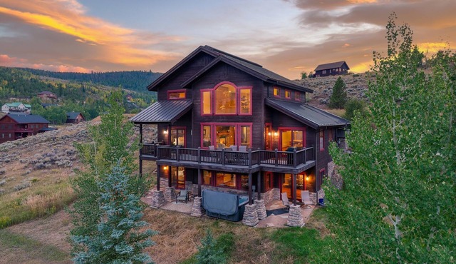 Indian Trail Cabin 5 Bedroom Cabin by RedAwning