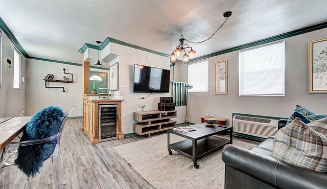 Indie Escape 1,blocks away from Plaza District