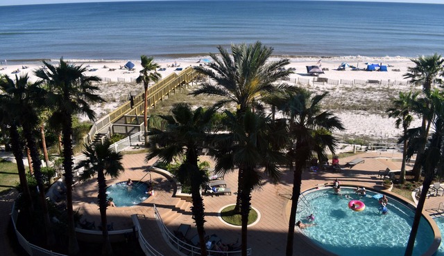 Indigo 504E BeachFront!Bonus Den,BestView&AmenitiesHUGE Pool!Hot Tub,Pickleball!