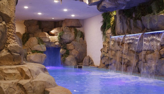 Indigo Falls ~ 8BR w/Golf Simulator, Indoor Cave Pool, Hot Tub, Game Room, Theater, & Views!