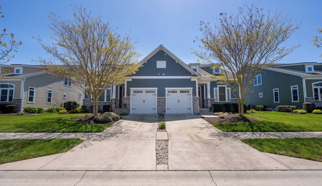 Indigo Sands Getaway! 4 Bedroom Duplex in the Bayside Resort and Golf Community! Community Pool, Tennis Courts, Close to the Beach, Free WIFI!