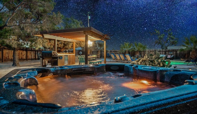 Indigo Sky Oasis - Pool & Hot Tub 4 Bedroom Home
