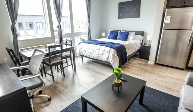 Indigo Suite: 10 Mins to MSP/MOA, Queen Bed, Free assigned parking