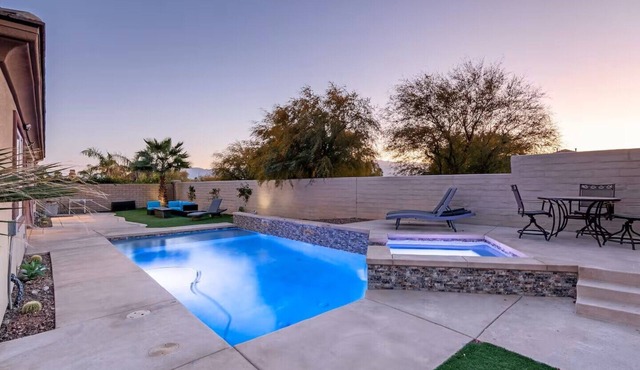 Indio 4000 SQ FT 5bedroom. 3 BATH, SALT, POOL , SPA, WiFi and AC, COACHELLA,