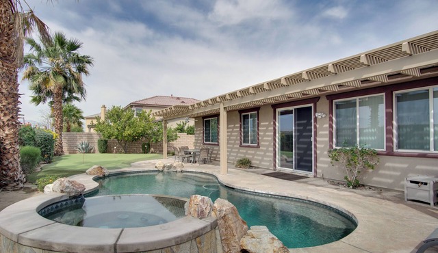 Indio Getaway w/Private Pool & Putting Green