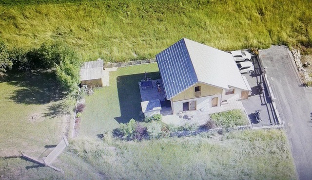 INDIVIDUAL HOUSE BBQ GARDEN NEAR THE LAKE