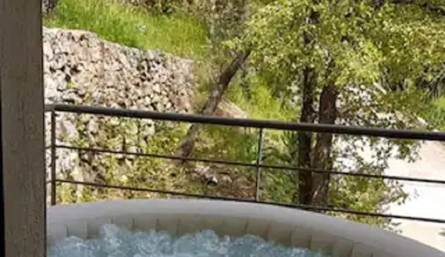 Individual architect's house with jacuzzi 65€/night