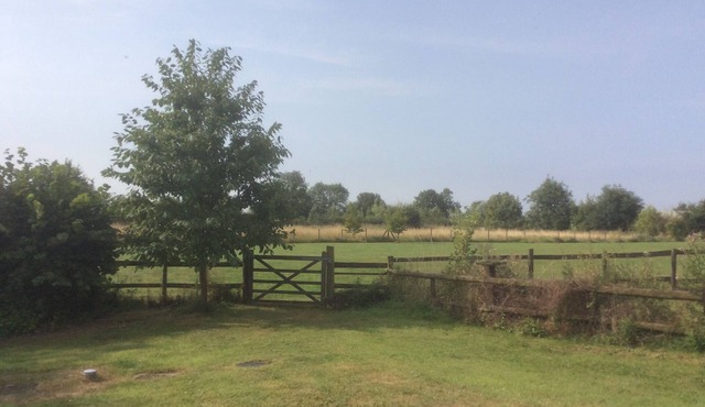 Individual barn overlooking open fields, dog friendly with open fire