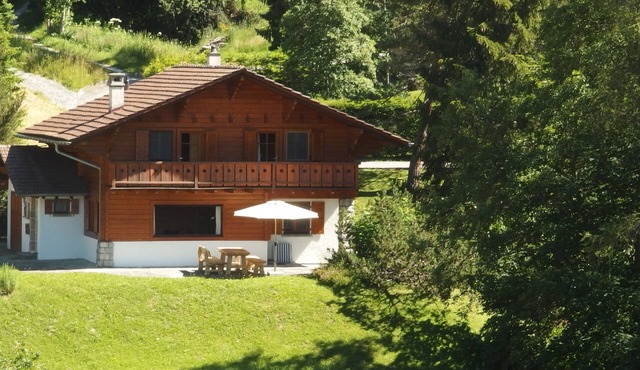 Individual chalet with exceptional view and ski-to-door departure