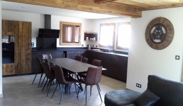 Individual chalet 130 M2 10 Pers. south-facing 4 bedrooms 400 M from RM and ESF