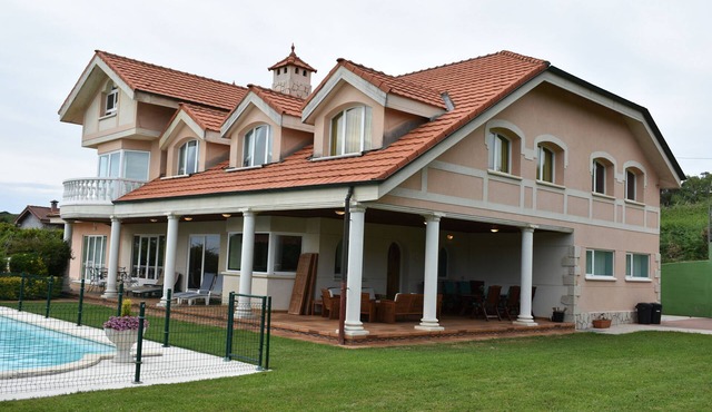 Individual chalet, swimming pool, pediment, gym, sauna, Turkish bath, Jacuzzi