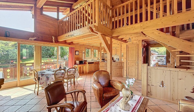 Individual chalet with garage, terrace, laundry room and equipped kitchen