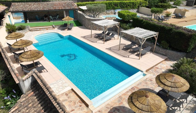 Individual cottage with superb view, swimming pools, playground and tennis