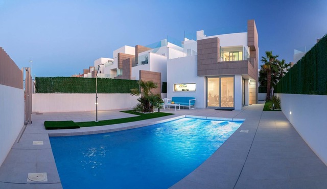 Individual air-conditioned villa with private pool 3 bedrooms 2 bathrooms